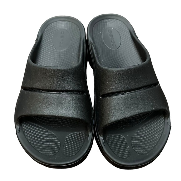 OOFOS BLACK OOAHH SPORT SLIDE RECOVERY SANDAL. MENS SIZE 6 WOMENS SIZE 8. - Picture 2 of 9